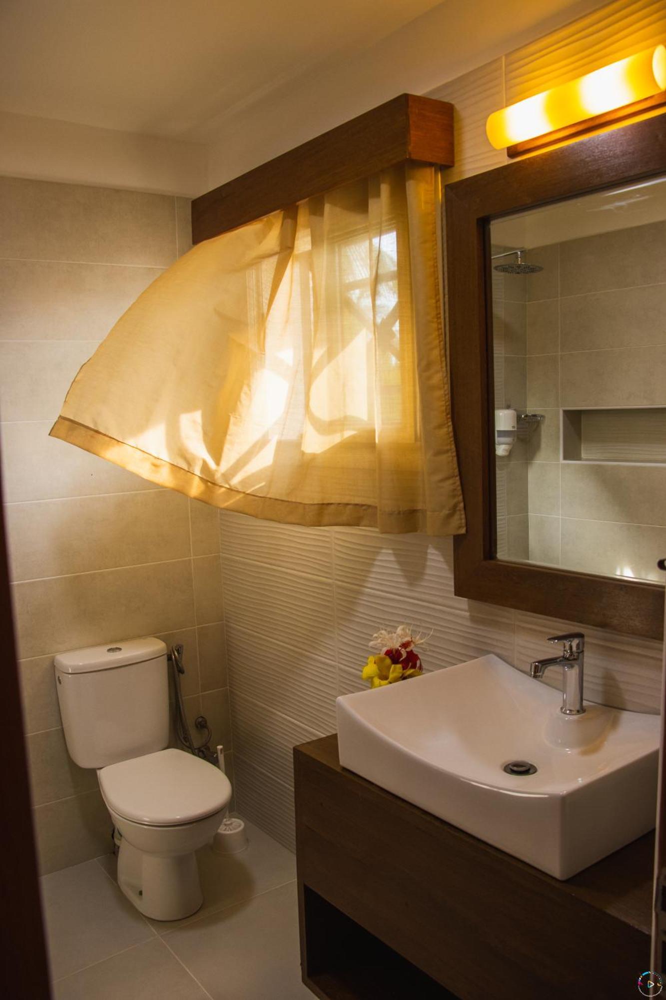 Hotel Baobab Cafe モロンダバ エクステリア 写真