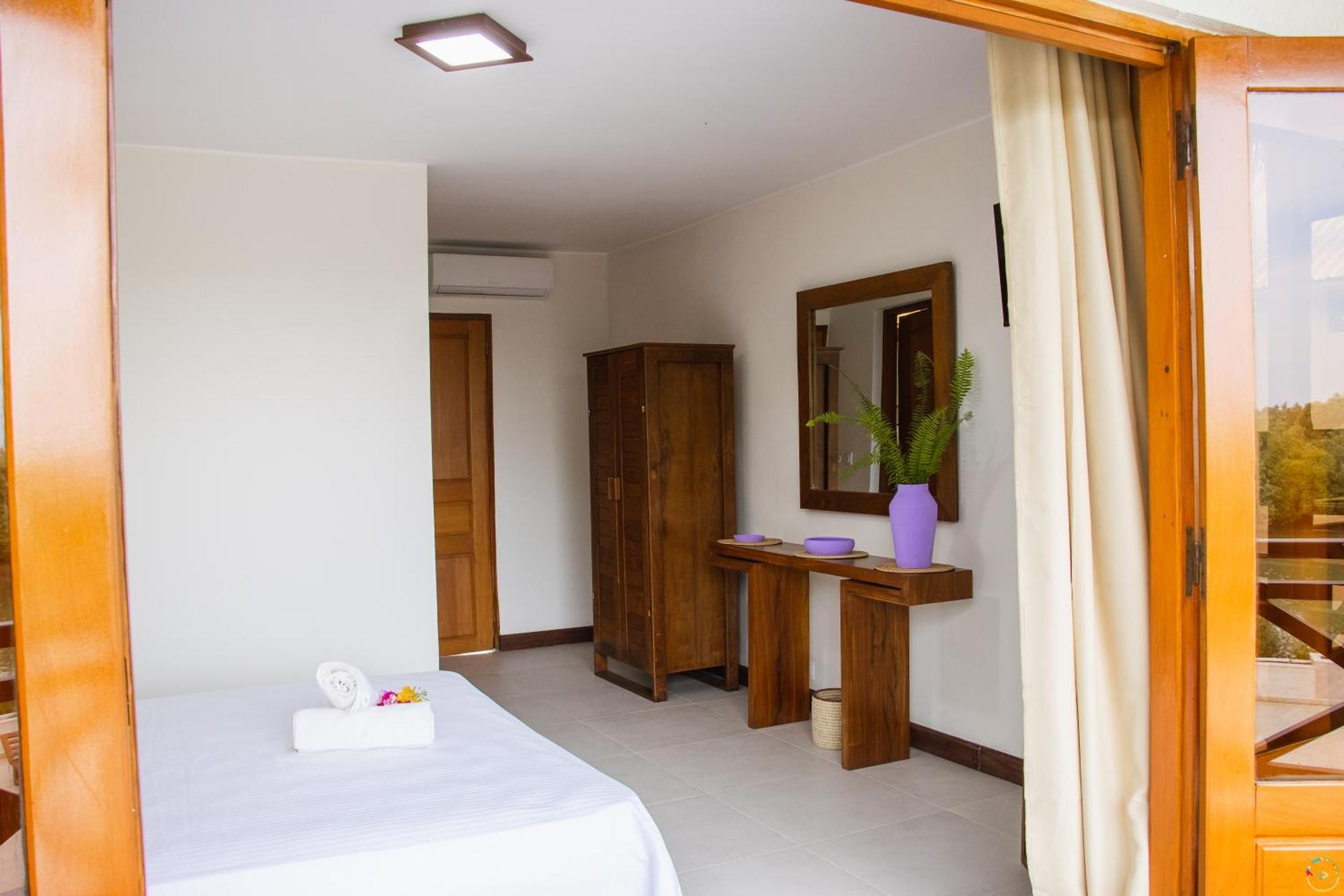 Hotel Baobab Cafe モロンダバ エクステリア 写真
