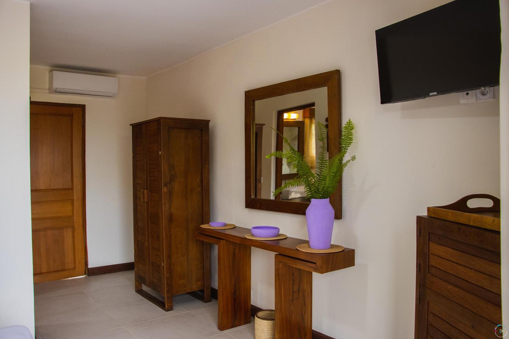 Hotel Baobab Cafe モロンダバ エクステリア 写真