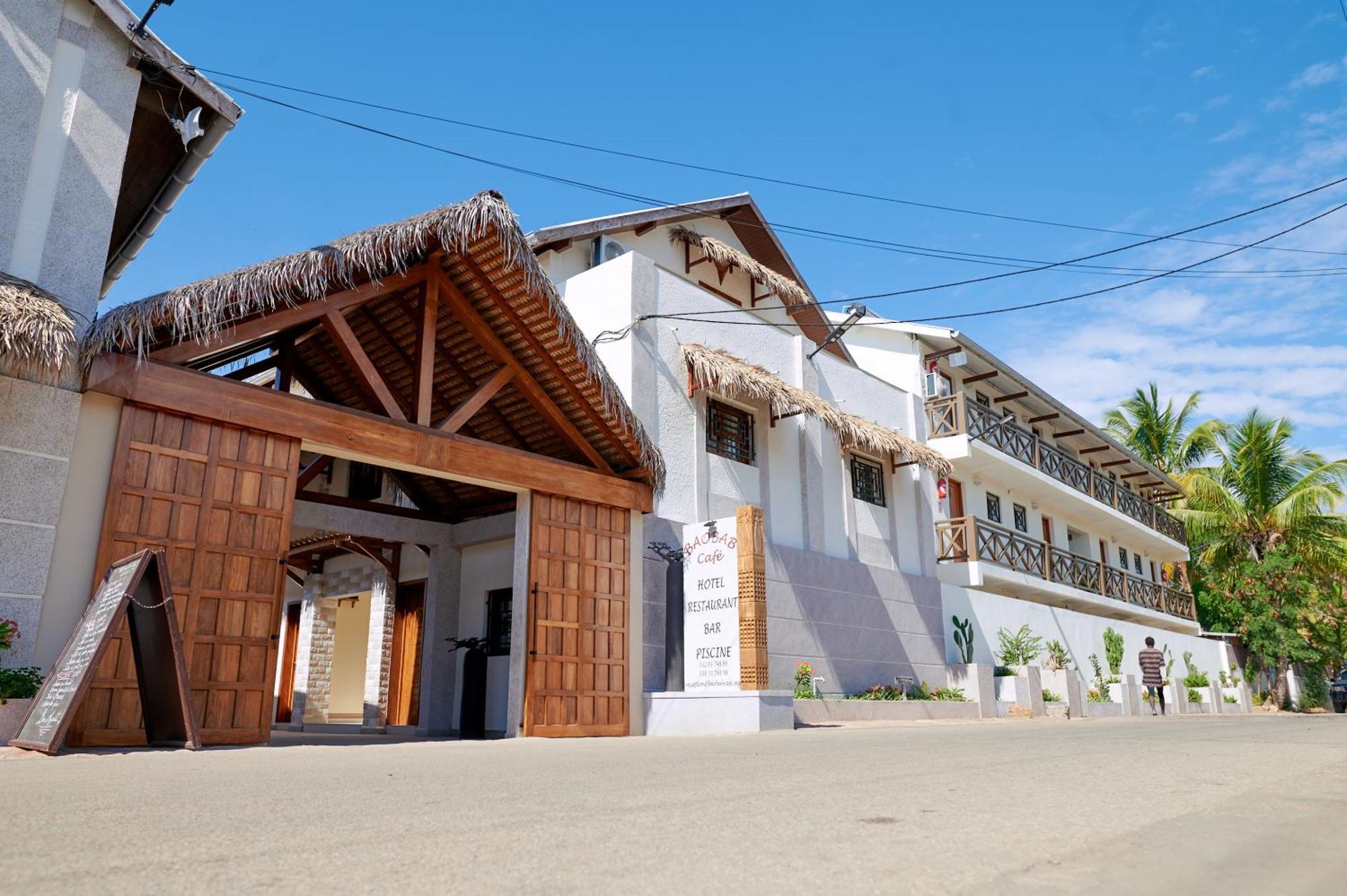 Hotel Baobab Cafe モロンダバ エクステリア 写真