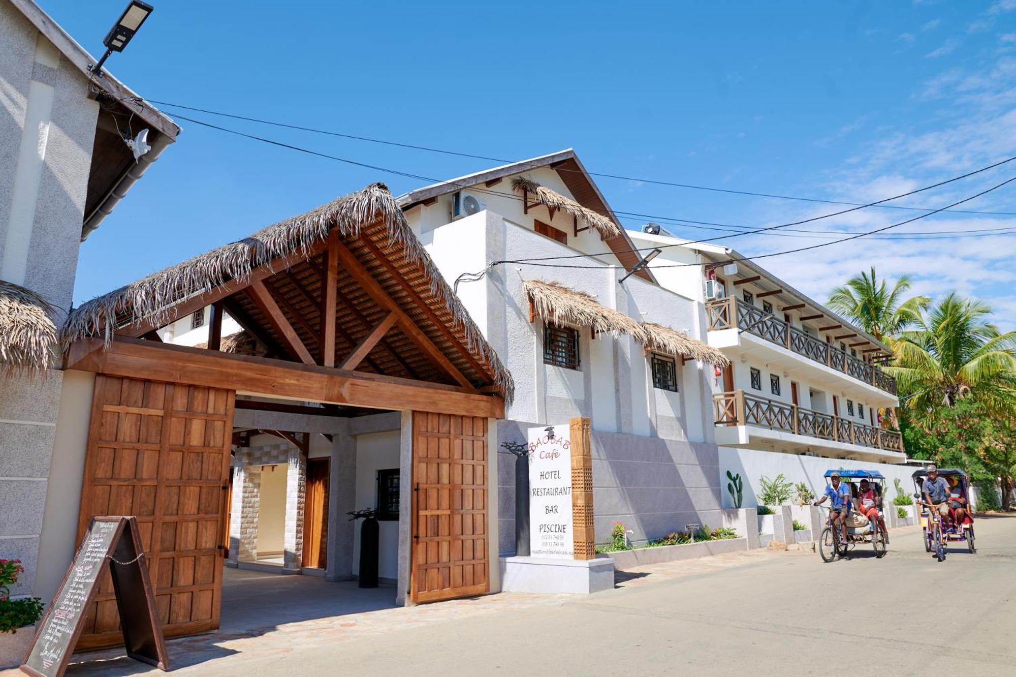 Hotel Baobab Cafe モロンダバ エクステリア 写真