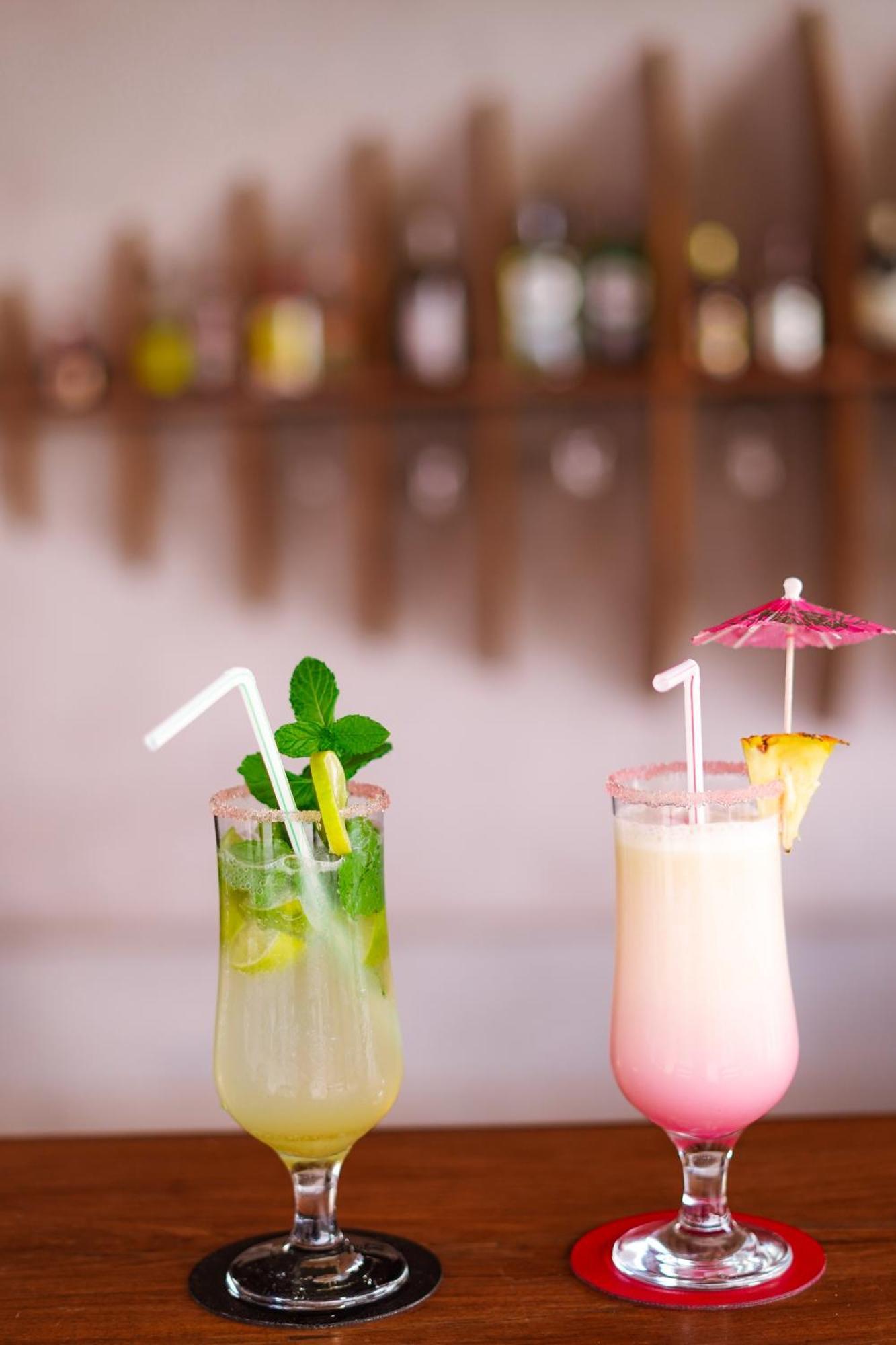 Hotel Baobab Cafe モロンダバ エクステリア 写真